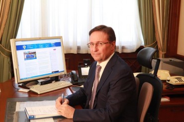 Поздравление руководителя Федеральной службы по экологическому, технологическому и атомному надзору А.В. Алёшина с Днём Службы